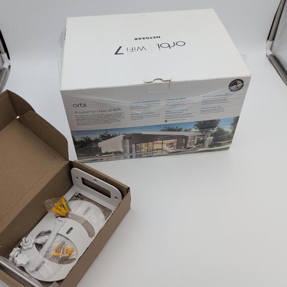 Netgear Orbi 770 Series Tri-band Mesh Wi-Fi 7 - Satellite RBE770 & Router RBE771 - Picture 6 of 15